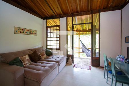 Sala de casa de condomínio para alugar com 2 quartos, 90m² em Muriqui, Niterói