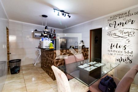 Casa à venda com 215m², 5 quartos e 2 vagas Casa à venda com 215m², 5 quartos e 2 vagasSala casa 2