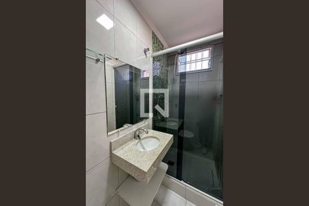 Casa à venda com 200m², 3 quartos e 2 vagasBanheiro