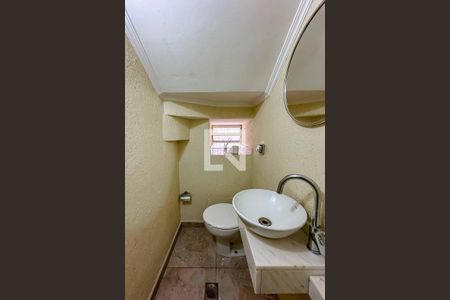 Casa à venda com 200m², 3 quartos e 2 vagasBanheiro