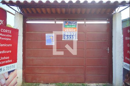 Casa à venda com 180m², 2 quartos e 3 vagas Casa à venda com 180m², 2 quartos e 3 vagasFachada