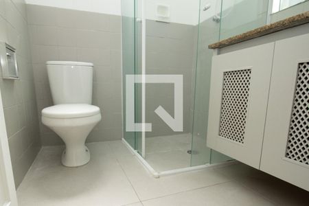 Apartamento à venda com 60m², 2 quartos e 1 vagaBanheiro, armário e louça sanitária