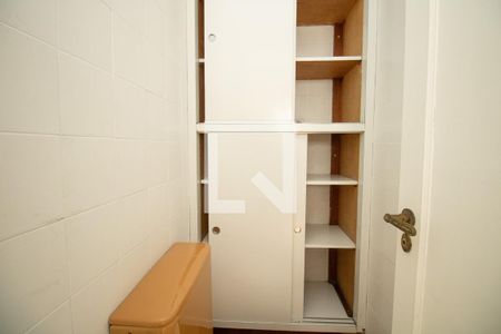 Apartamento à venda com 60m², 2 quartos e 1 vagaBanheiro de serviço - Armário inferior