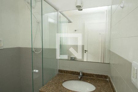 Apartamento à venda com 60m², 2 quartos e 1 vagaBanheiro, pia e espelho