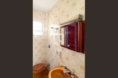 Casa à venda com 330m², 4 quartos e 3 vagasBanheiro da Suíte 2