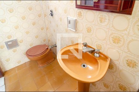 Casa à venda com 330m², 4 quartos e 3 vagasBanheiro da Suíte 2