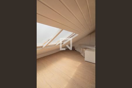 Casa à venda com 334m², 4 quartos e 5 vagas Casa à venda com 334m², 4 quartos e 5 vagasSóton