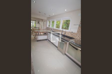 Casa à venda com 334m², 4 quartos e 5 vagas Casa à venda com 334m², 4 quartos e 5 vagasCozinha