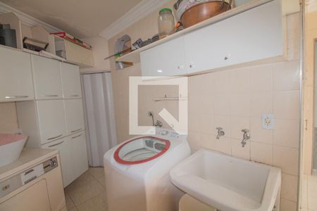 Casa à venda com 334m², 4 quartos e 5 vagas Casa à venda com 334m², 4 quartos e 5 vagasÁrea de Serviço