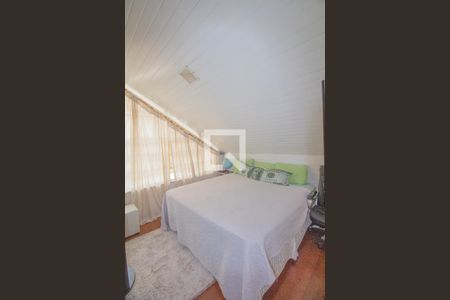 Casa à venda com 334m², 4 quartos e 5 vagas Casa à venda com 334m², 4 quartos e 5 vagasQuarto 1