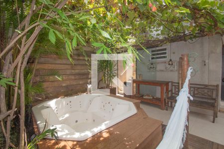 Casa à venda com 334m², 4 quartos e 5 vagas Casa à venda com 334m², 4 quartos e 5 vagasHidromassagem