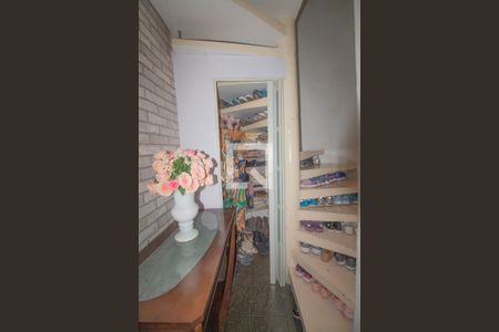 Casa à venda com 334m², 4 quartos e 5 vagas Casa à venda com 334m², 4 quartos e 5 vagasAcesso à parte superior pela garagem coberta