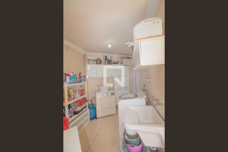 Casa à venda com 334m², 4 quartos e 5 vagas Casa à venda com 334m², 4 quartos e 5 vagasÁrea de Serviço