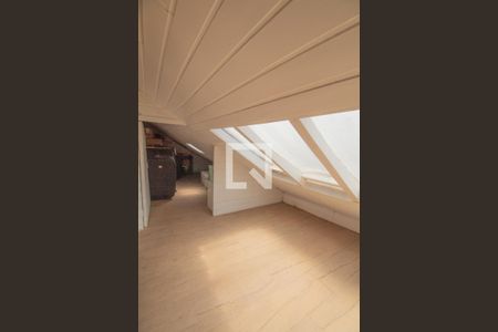 Casa à venda com 334m², 4 quartos e 5 vagas Casa à venda com 334m², 4 quartos e 5 vagasSóton