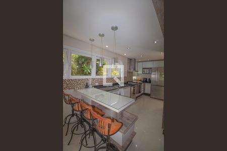 Casa à venda com 334m², 4 quartos e 5 vagas Casa à venda com 334m², 4 quartos e 5 vagasCozinha