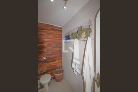 Casa à venda com 334m², 4 quartos e 5 vagas Casa à venda com 334m², 4 quartos e 5 vagasBanheiro da área de churrasqueira