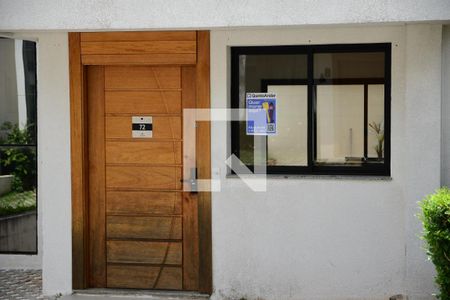 Casa de condomínio para alugar com 150m², 4 quartos e 3 vagasAdesivo QA
