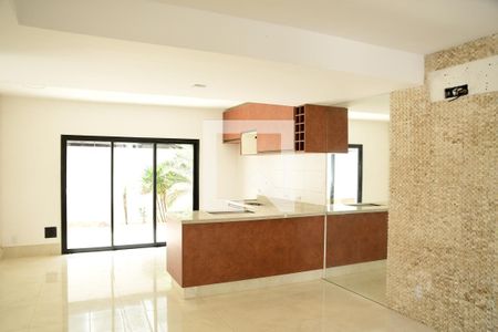Sala de casa de condomínio para alugar com 4 quartos, 150m² em Vila de São Fernando, Cotia