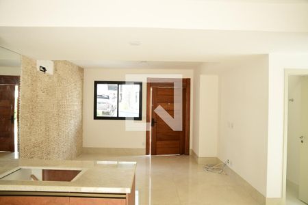 Sala de casa de condomínio para alugar com 4 quartos, 150m² em Vila de São Fernando, Cotia
