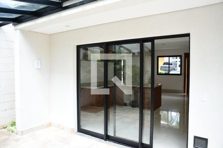 Casa de condomínio para alugar com 150m², 4 quartos e 3 vagasQuintal