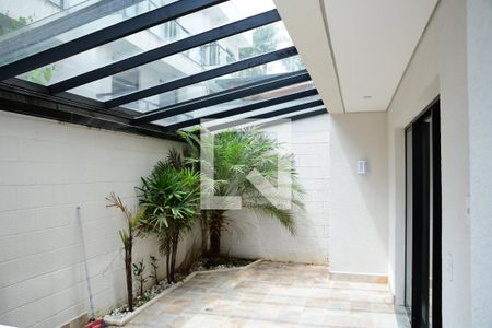 Casa de condomínio para alugar com 150m², 4 quartos e 3 vagasQuintal