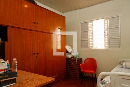 Casa à venda com 280m², 5 quartos e 4 vagasQuarto 2