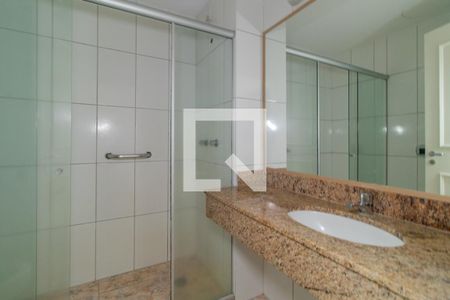 Banheiro de apartamento à venda com 1 quarto, 40m² em Centro Histórico, Porto Alegre