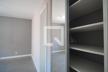 Armário da Suíte de apartamento à venda com 2 quartos, 69m² em Jardim Itu, Porto Alegre