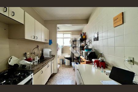 Apartamento à venda com 200m², 4 quartos e 2 vagas Apartamento à venda com 200m², 4 quartos e 2 vagascozinha