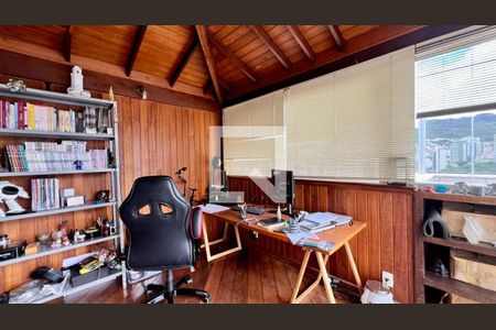 Apartamento à venda com 200m², 4 quartos e 2 vagas Apartamento à venda com 200m², 4 quartos e 2 vagasescritório