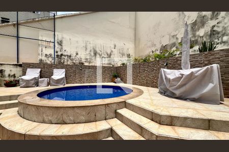 Apartamento à venda com 200m², 4 quartos e 2 vagas Apartamento à venda com 200m², 4 quartos e 2 vagasÁrea comum - Piscina