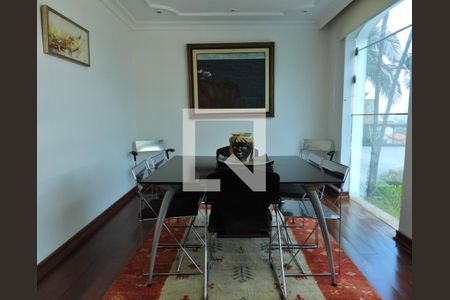 Casa para alugar com 344m², 4 quartos e 4 vagasSala