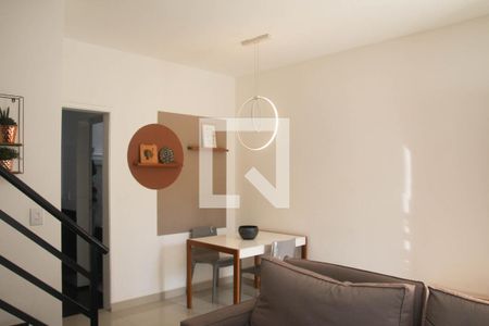 Sala de casa de condomínio à venda com 2 quartos, 120m² em Vila Libanesa, São Paulo