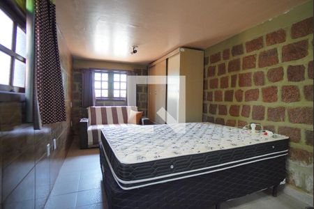 Subsolo - Suíte de casa para alugar com 3 quartos, 300m² em Jardim Carvalho, Porto Alegre