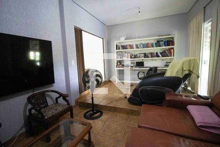 Sala de TV de casa de condomínio para alugar com 3 quartos, 420m² em Residencial Aldeia do Vale, Goiânia