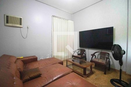 Sala de TV de casa de condomínio para alugar com 3 quartos, 420m² em Residencial Aldeia do Vale, Goiânia