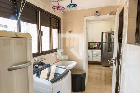 Apartamento para alugar com 142m², 3 quartos e 2 vagas Apartamento para alugar com 142m², 3 quartos e 2 vagasÁrea de serviço