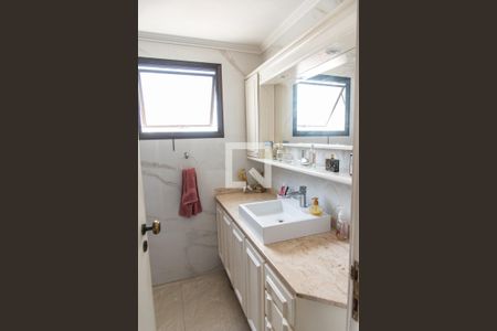 Apartamento para alugar com 142m², 3 quartos e 2 vagas Apartamento para alugar com 142m², 3 quartos e 2 vagasBanheiro da suíte