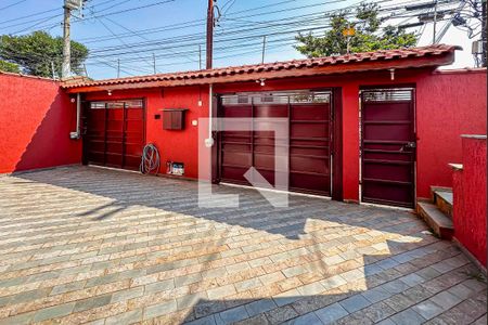 Casa à venda com 175m², 3 quartos e 4 vagas Casa à venda com 175m², 3 quartos e 4 vagasGaragem e quintal