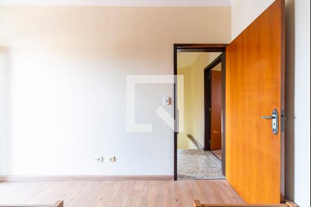 Casa à venda com 175m², 3 quartos e 4 vagas Casa à venda com 175m², 3 quartos e 4 vagasQuarto 2
