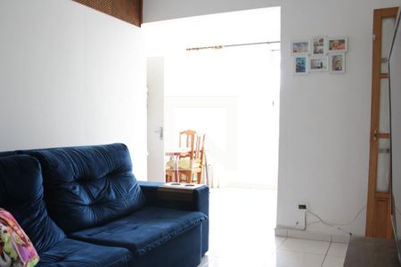 Apartamento para alugar com 65m², 2 quartos e sem vagaSala