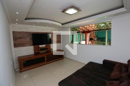 Sala de casa à venda com 4 quartos, 220m² em Monte Castelo, Contagem