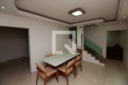 Sala de Jantar de casa à venda com 4 quartos, 220m² em Monte Castelo, Contagem