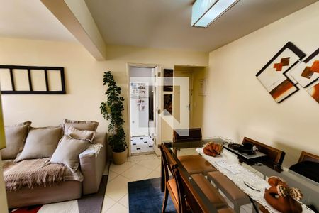 Apartamento à venda com 74m², 2 quartos e sem vagaSala