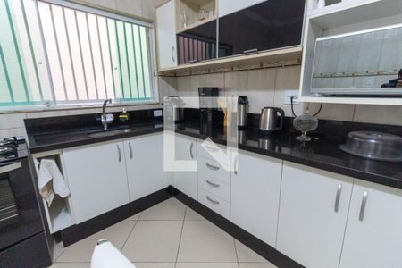 Casa à venda com 220m², 2 quartos e 2 vagasCozinha - Armários