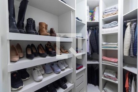 Casa à venda com 220m², 2 quartos e 2 vagasCloset da suíte