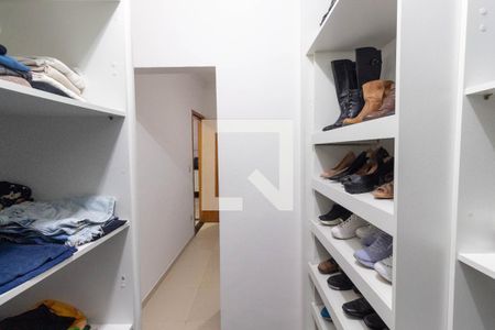 Casa à venda com 220m², 2 quartos e 2 vagasCloset da suíte