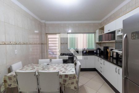 Casa à venda com 220m², 2 quartos e 2 vagasCozinha