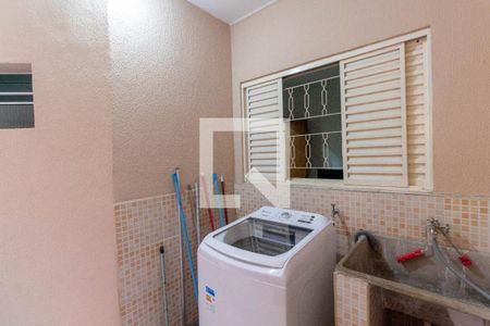 Casa à venda com 220m², 2 quartos e 2 vagasLavanderia