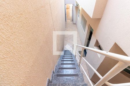 Casa à venda com 220m², 2 quartos e 2 vagasEscada